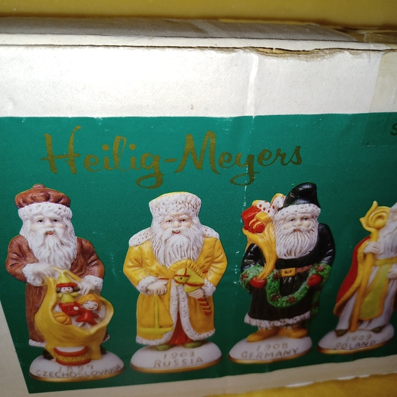 Heilig Meyers 6 Santa from around the world  collection (013123B) - Picture 16 of 16